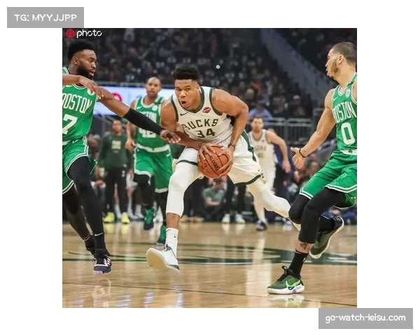 字母哥半场高效表现 16分9篮板助雄鹿领先